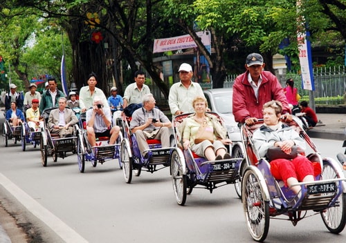 Du lịch – ngành công nghiệp không khói đang trở thành một động lực tạo ra việc làm cho thành phố Đà Nẵng. 