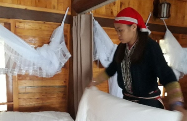 Homestay của chị Mẩy thường xuyên được lễ tân gấp chăn, màn gọn gàng, dọn phòng sạch sẽ