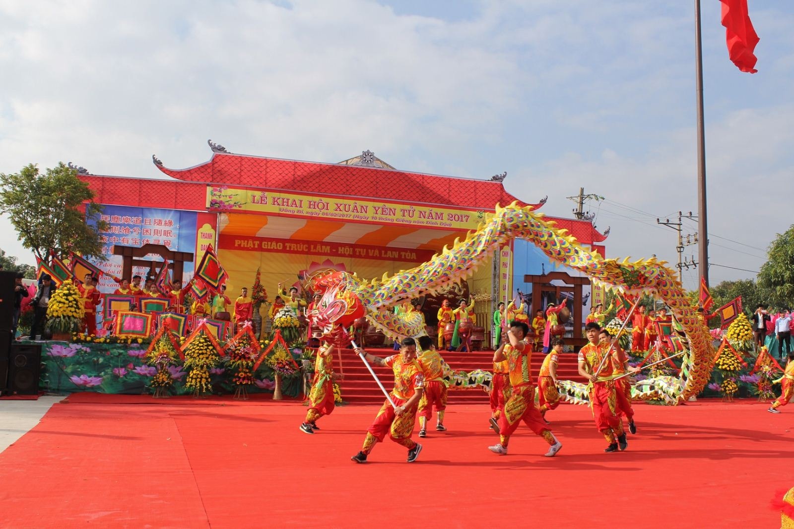 Màn múa rồng khai hội xuân Yên tử 2017