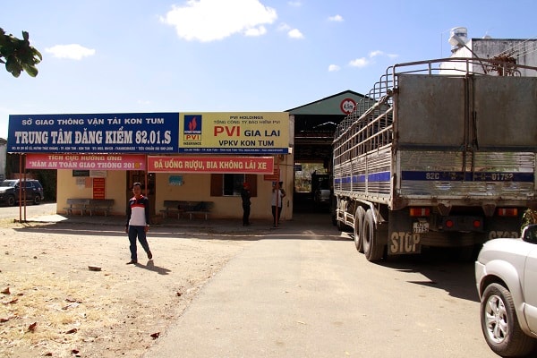 Thực tế chủ phương tiện đóng phí bảo trì đường bộ tại các Trung tâm đăng kiểm 1 lần/năm khá cao nhưng thực tế quyền lợi được hưởng bao nhiêu % đang là câu hỏi gây nhiều tranh cãi.