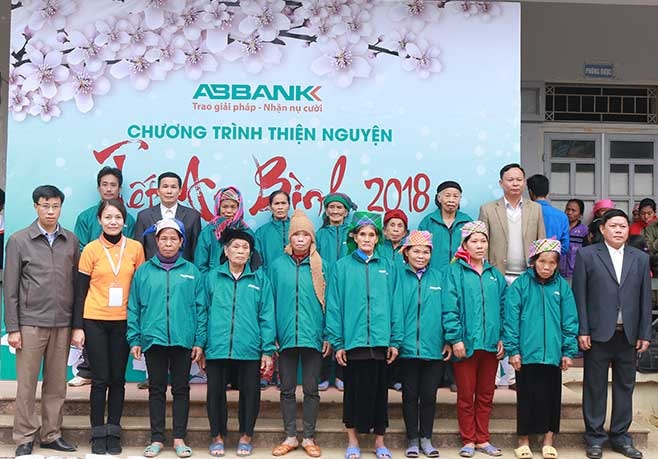 Tết An Bình là chương trình từ thiện thường niên do ABBANK tổ chức với mong muốn chung tay san sẻ khó khăn với những hoàn cảnh thiếu thốn, kém may mắn