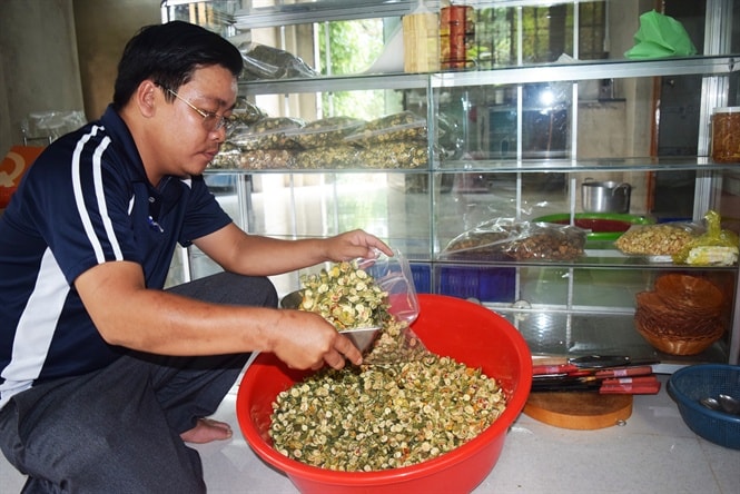 Công đoạn chế biến khổ qua rừng hết sức kỳ công