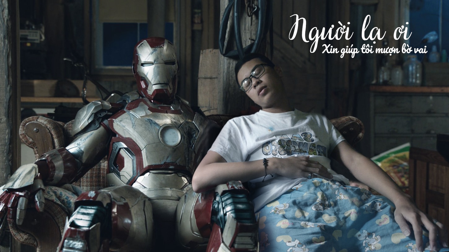 Iron man ơi, cho em mượn bờ vai để nghỉ ngơi chút với