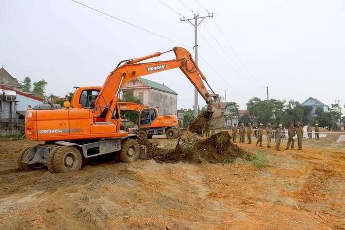 Nếu quy định về thu hồi đất rất chung chung, dễ bị lạm dụng như trên, thì những tranh chấp, khiếu nại về đất đai thu hồi đất có thể sẽ còn phức tạp hơn nữa.