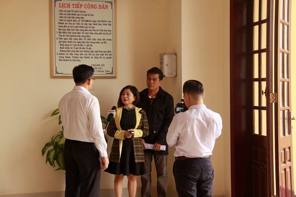 Ông Trần Thiện Kim trả lời báo chí về việc bị trả lại đơn tại Tòa án nhân dân tỉnh Đồng Tháp