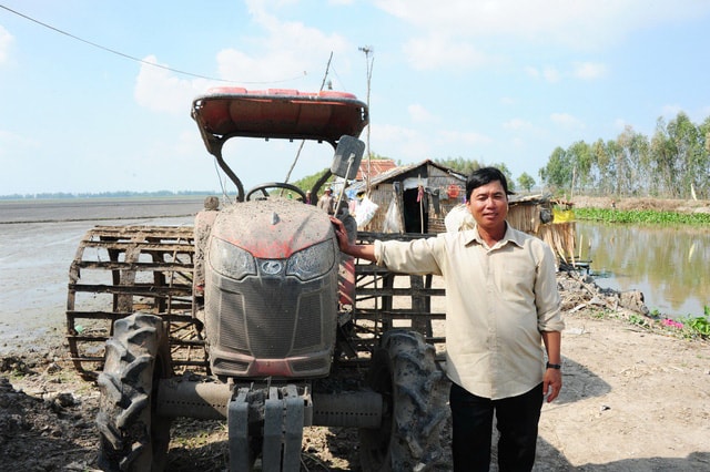 Hiện tại việc sản xuất lúa của anh Khanh với quy mô lớn, áp dụng toàn bộ quy trình cơ giới hóa từ khâu làm đất đến thu hoạch.