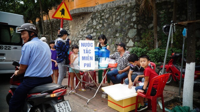 Quầy nước này cũng đang “giải lao” vì hết đá