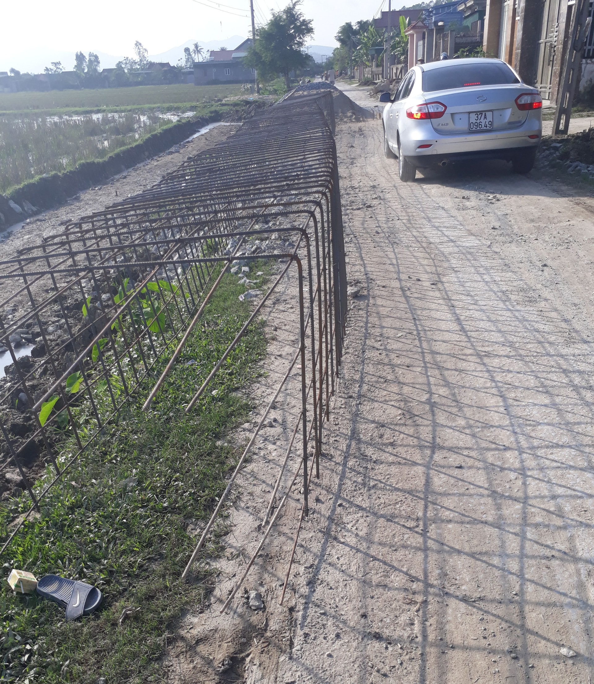 Một số hạng mục công trình thuộc dự án “Nâng cấp hệ thống thuỷ lợi ngăn mặn, chống hạ xã Nghi Vạn, huyện Nghi Lộc” còn dang dở 