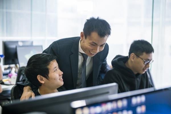 CEO startup Tima (giữa) cho biết doanh thu của nền tảng này hiện tăng gấp 10 lần so với lần gọi vốn vòng Series A năm 2016