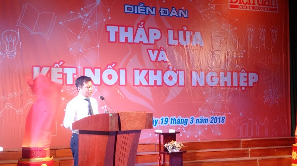 Nhà báo Nguyễn Tiến Dũng – Phó TBT Báo Diễn đàn Doanh nghiệp bày tỏ sự tin tưởng vào lợi thế lớn của sinh viên trường ĐH Huế với sự ủng hộ nhiệt tình từ HĐQT và Ban Giám hiệu Nhà trường thì chương trình Khởi nghiệp sẽ lan tỏa và thành công