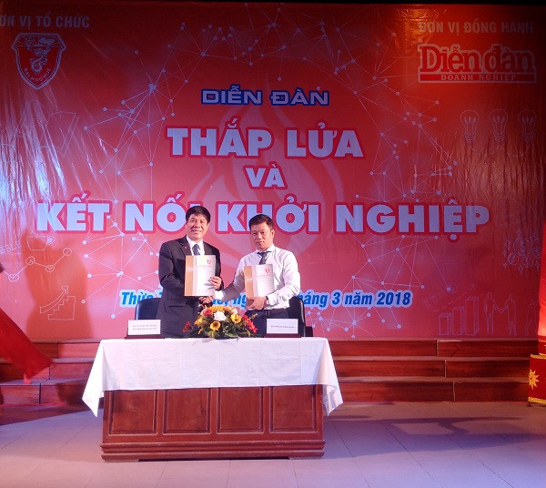 Báo Diễn đàn doanh nghiệp và Đại học Huế ký kết thỏa thuận (hỗ trợ và bảo trợ thông tin các chương trình về khởi nghiệp Đại học Huế.