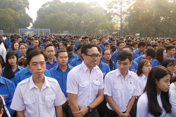  đoàn người đã có mặt tại Hội trường Thống nhất để tiễn đưa cố Thủ tướng Phan Văn Khải về nới an nghỉ cuối cùng.