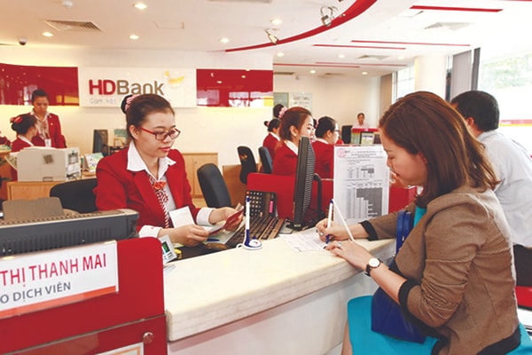 p/Những ngân hàng đang “hút hàng” trên sàn chứng khoán, như VPBank, HDBank,... đều đang để ngỏ “vai”cổ đông nước ngoài với tỷ lệ 5%.