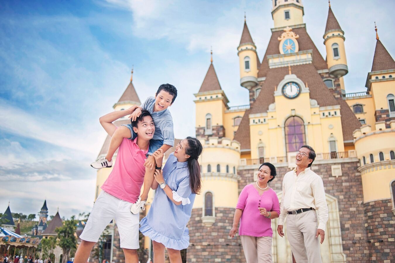 Vinpearl tưng bừng cùng du khách đón chào một mùa hè sôi động và tràn ngập niềm vui