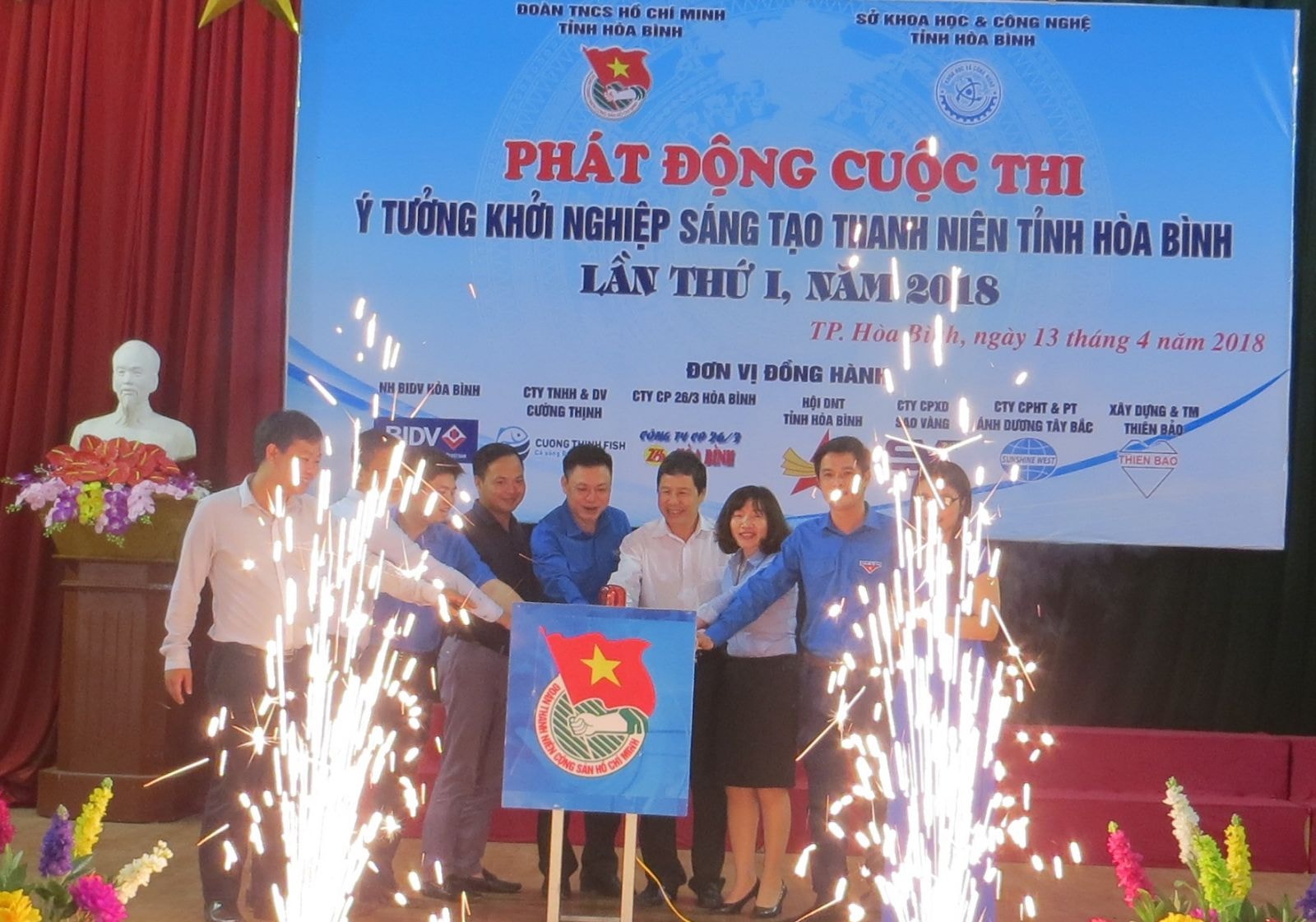 Lãnh đạo Tỉnh đoàn, Sở Khoa học & Công nghệ tỉnh Hòa Bình khởi động cuộc thi“Ý tưởng khởi nghiệp sáng tạo thanh niên tỉnh Hòa Bình lần thứ I”, năm 2018.