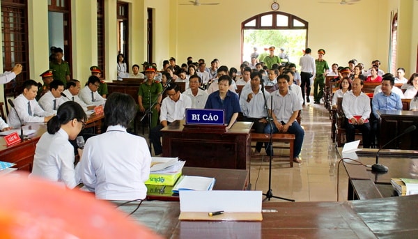 Quang cảnh phiên tòa.