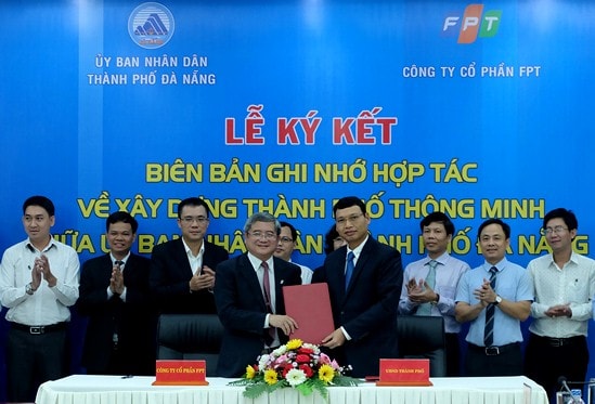 UBND thành phố Đà Nẵng và FPT ký kết Biên bản hợp tác xây dựng thành phố thông minh vào chiều ngày 19/4, trong đó ưu tiên các lĩnh vực y tế, du lịch, giao thông và nông nghiệp