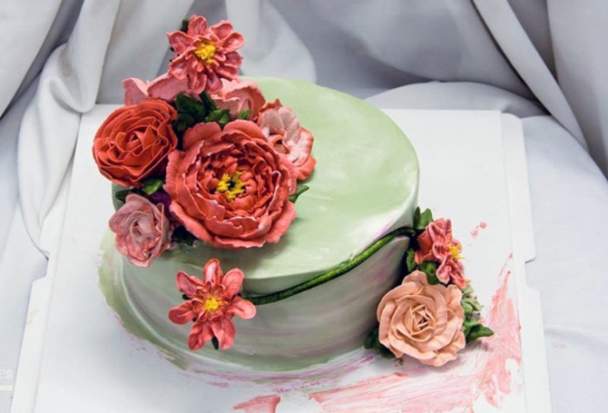 Các mẫu bánh được thiết kế vô cùng công phu, bắt mắt