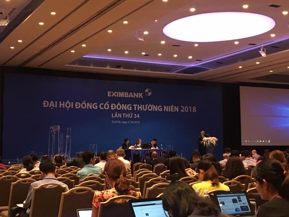 ĐHCĐ Eximbank thông qua bầu 1 nhân sự mới làm TV HĐQT. Theo quy định của EIB, thành viên HĐQT sau khi được bầu bổ sung phải cam kết nắm giữ cổ phiếu EIB, không được chuyển nhượng cổ phần trong thời gian đảm nhiệm chức vụ