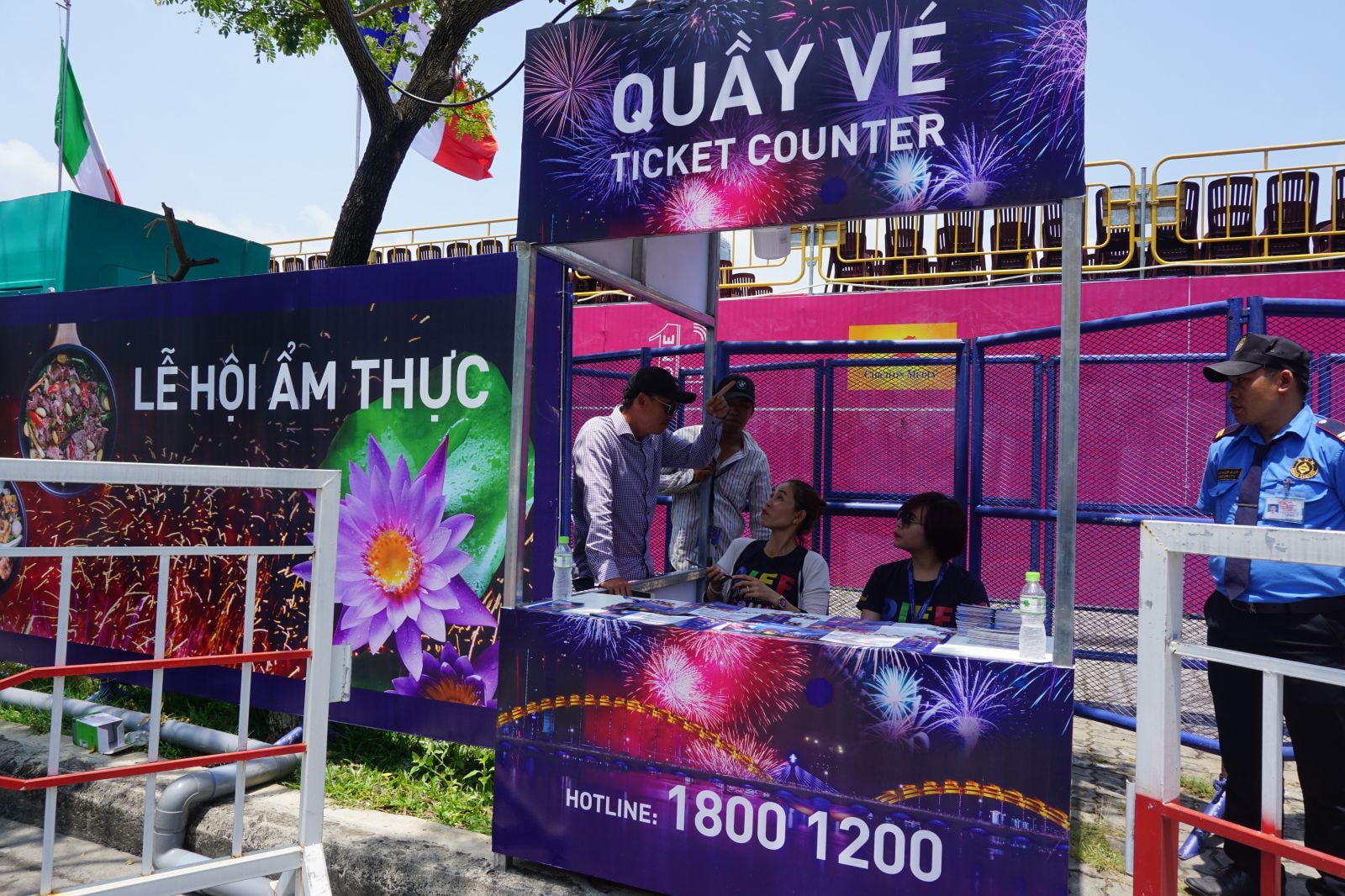 Quầy bán vé pháo hoa