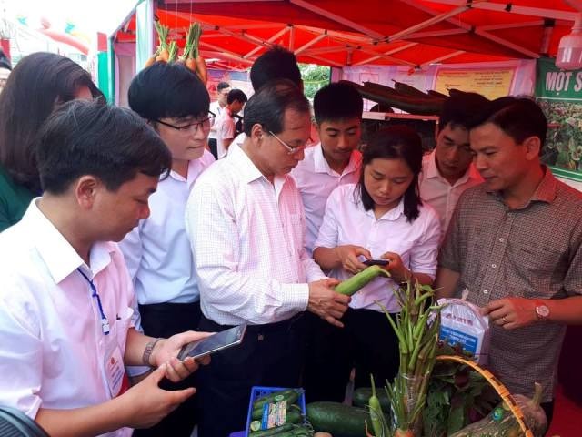 Trên mỗi sản phẩm đều có dán tem truy xuất nguồn gốc, quy trình nghiêm từ nuôi trồng đến bảo quản trước khi bán cho người tiêu dùng