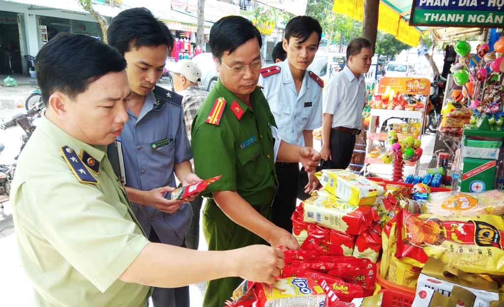 Các đoàn liên ngành về vệ sinh an toàn thực phẩm kiểm tra tại các cơ sở sản xuất, kinh doanh thực phẩm