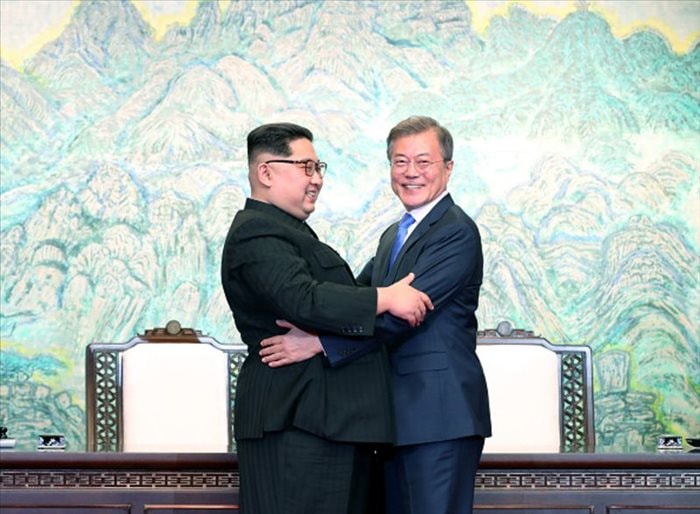 Ông Kim Jong-un và ông Moon Jae-in tại cuộc gặp thượng đỉnh liên Triều