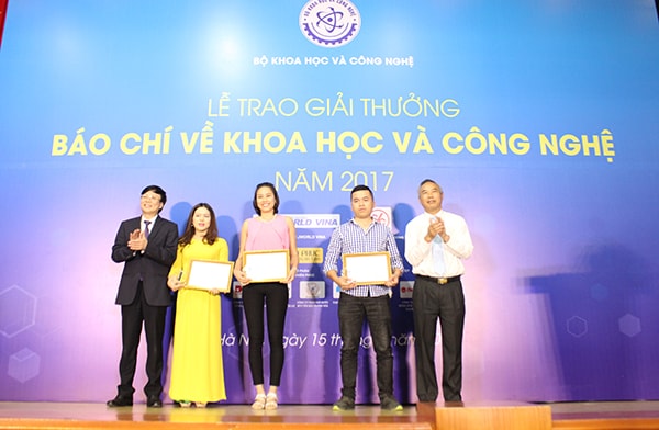 Một số tác giả đoạt giải Nhì giải Báo chí KHCN 2017.