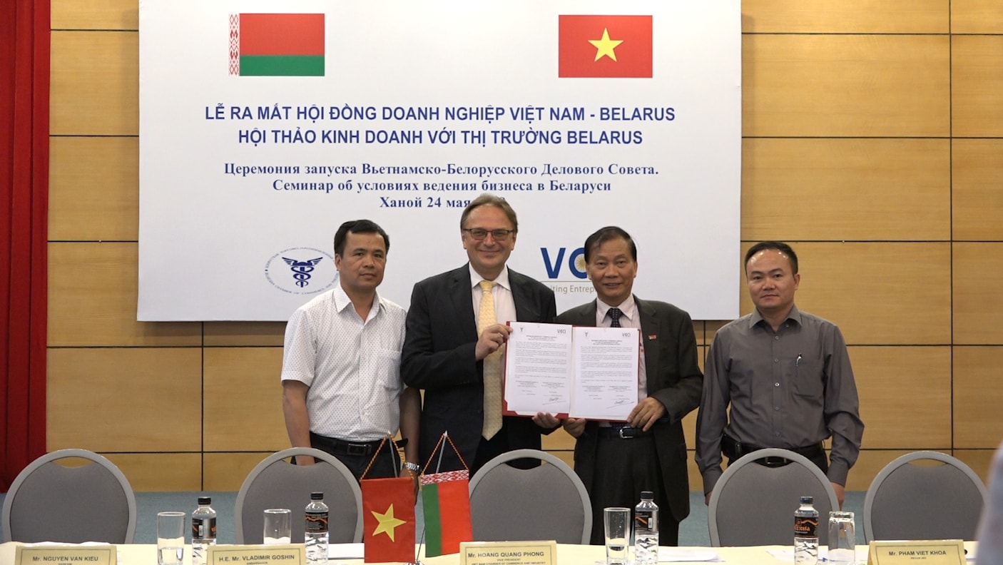 Phó Chủ tịch VCCI Hoàng Quang Phòng và ông Vladimir Goshin, Đại sứ Belarus tại Việt Nam 