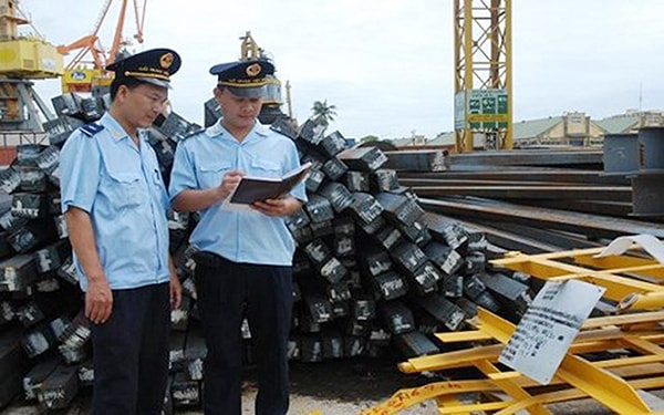  Ngành Hải quan triển khai đồng bộ nhiều giải pháp để giảm thiểu thủ tục hành chính, tạo thuận lợi cho doanh nghiệp. (Ảnh: KT)
