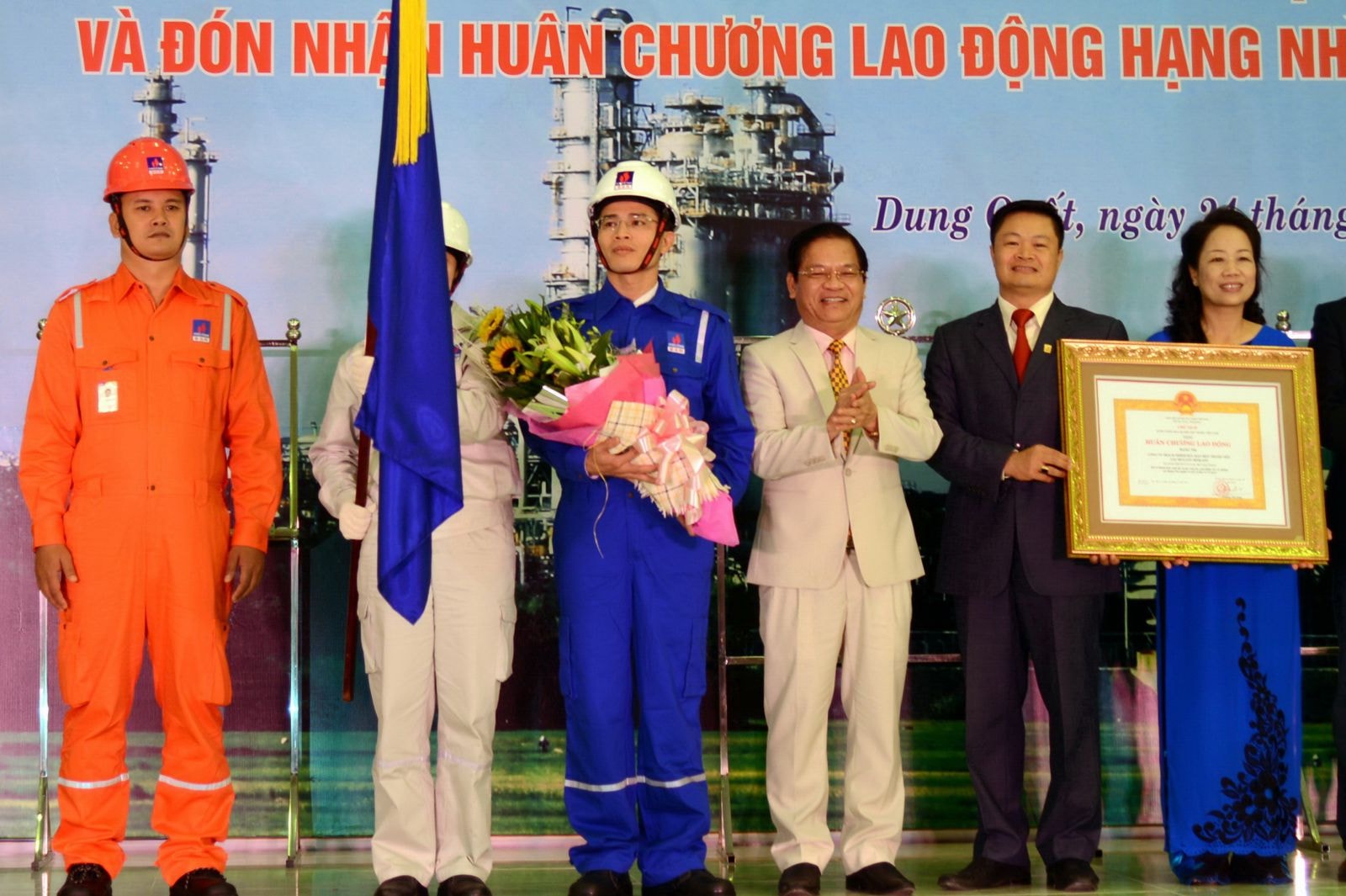 4.Lễ khánh thành Nhà máy Lọc dầu Dung Quất