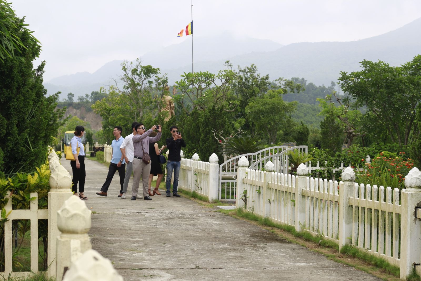 Khách hàng rất hài lòng về các dịch vụ và tiện ích tại Công viên tâm linh Lạc Hồng Viên