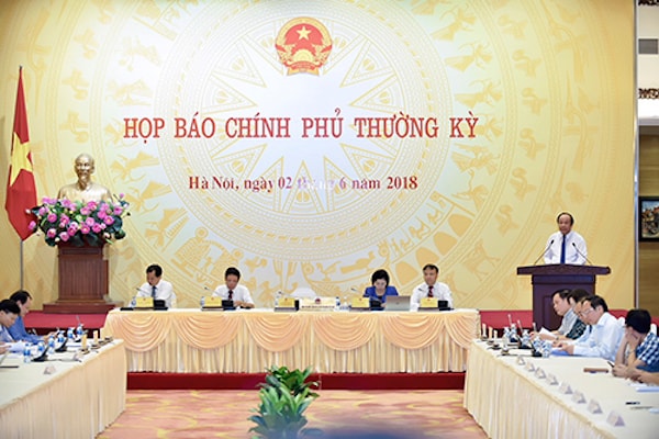 Họp báo