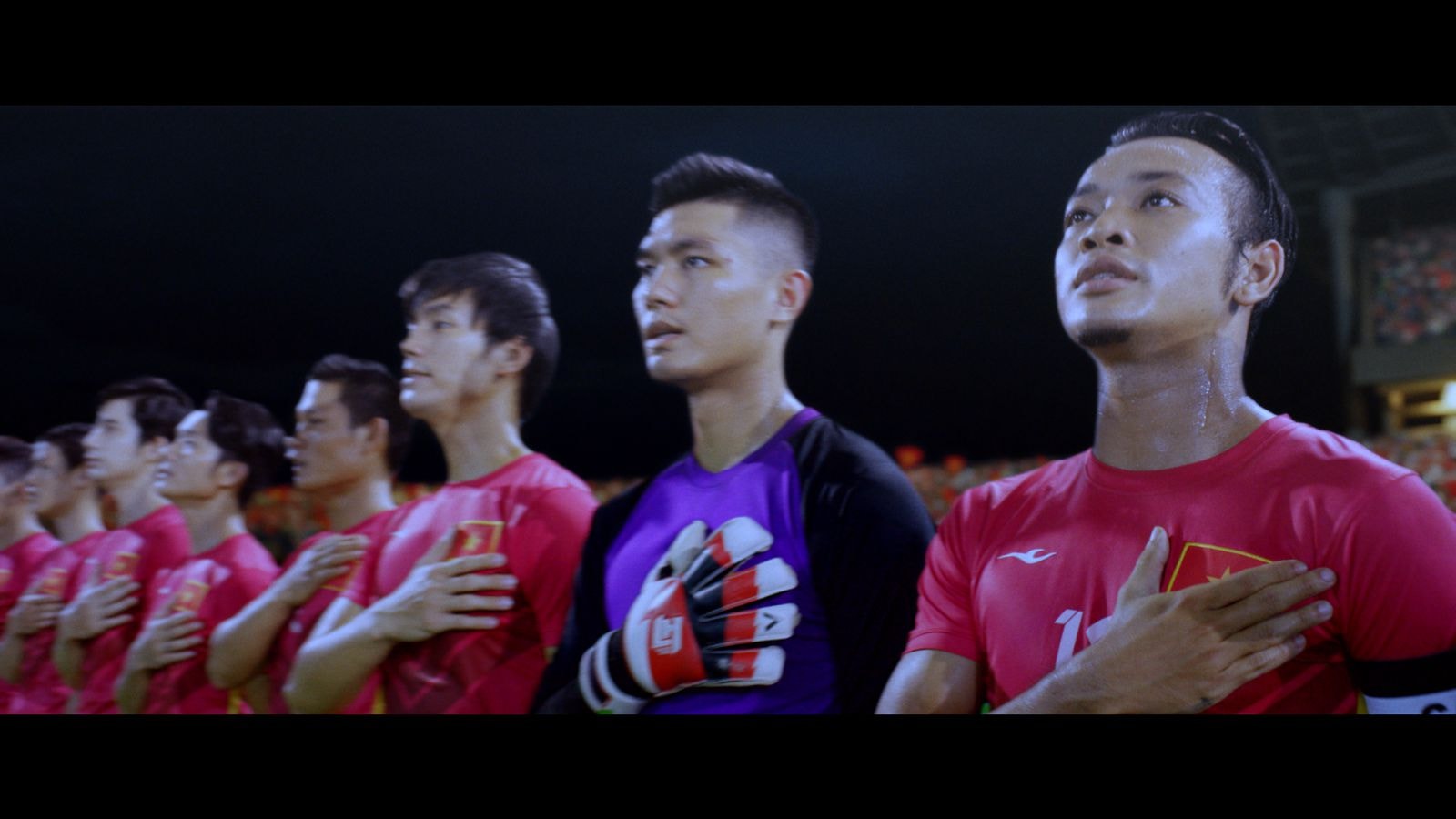 Phân cảnh bài hát Quốc ca trong phim mang lại nhiều xúc động cho khán giả.