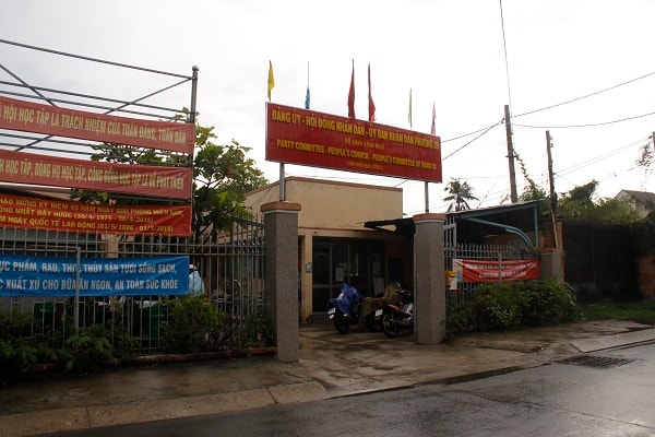 Trụ sở UBND phường 28 cũng nằm chung số phận với người dân 