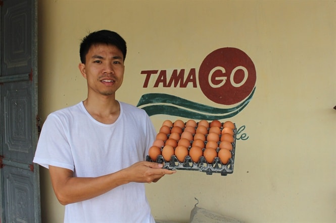 Anh Nam giới thiệu trứng sạch của trang trại