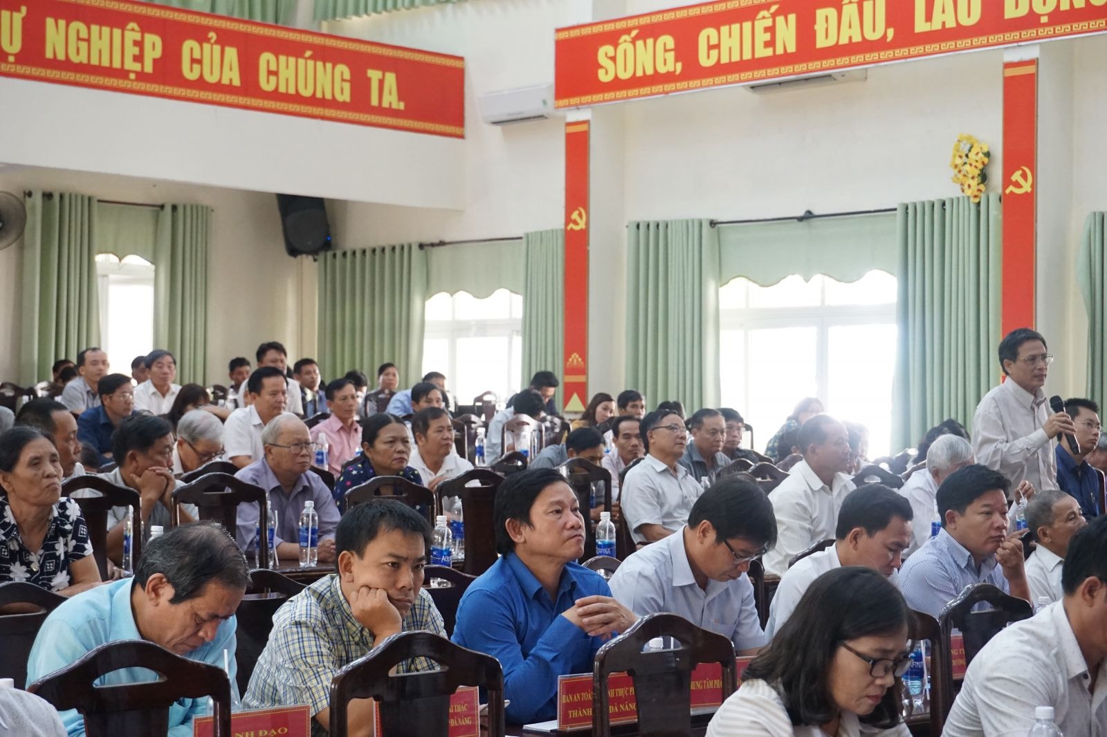 Nhiều vấn đề nóng tầm vĩ mô được cử tri phát biểu góp ý tâm huyết, cả vấn đề dự Luật Đặc khu