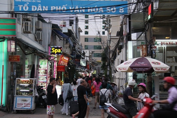 do người Trung Quốc kinh doanh. Cụ thể, những hoạt động này xuất hiện ngày tại Khu phố 8, phường Lộc Thọ, TP Nha Trang, một khu vực giáp biển Nha Trang vẫn đang tồn tại đang là những vẫn đề bức xúc trong dư luận. 
