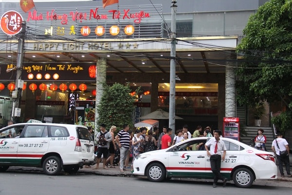 Nhà hàng phục vụ chủ yếu cho khách là người Trung Quốc nằm trên đường Nguyễn Thị MInh Khai, thuộc khu phố 8, phương