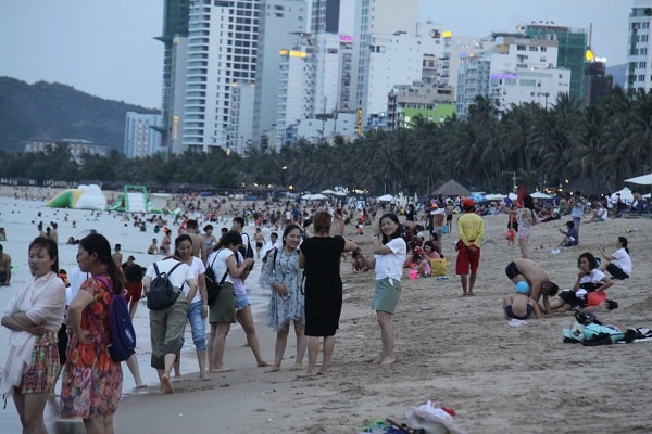 Bãi biển Nha Trang chủ yếu là người “Trung Quốc”, 