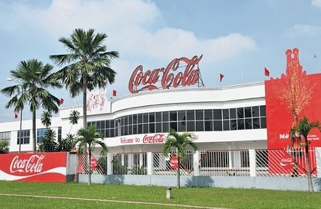 Trung bình cứ 10 đồng doanh thu thì Coca-cola chi ra 2,3 đồng chi phí bán hàng và chỉ khoảng 6 đồng cho chi phí nguyên liệu.