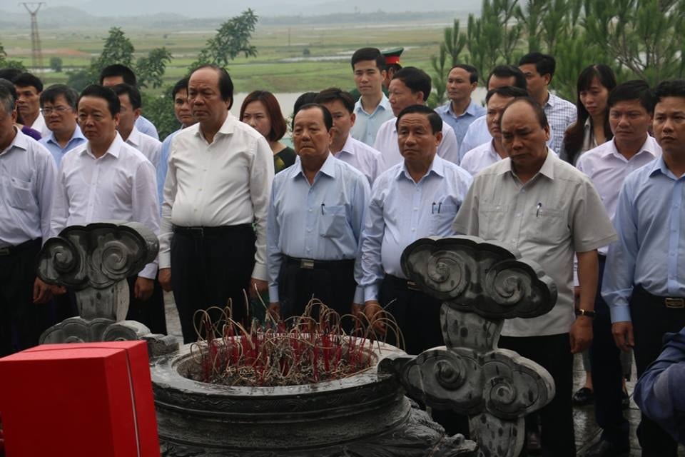 Thủ tướng Nguyễn Xuân Phúc cùng đoàn công tác dâng hương tại Khu lưu niệm cố Tổng Bí thư Trần Phú