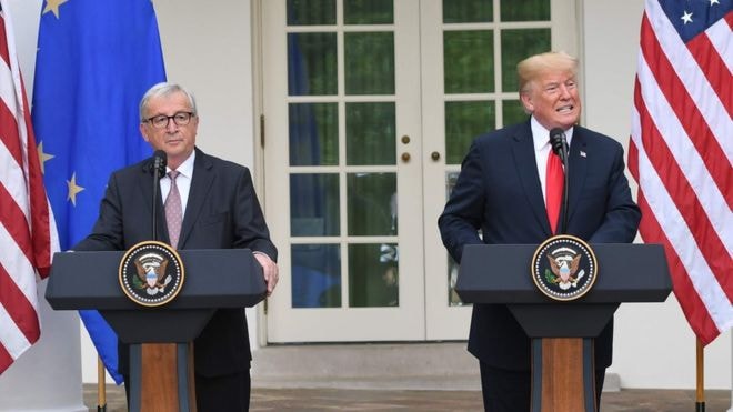 Tổng thống Mỹ Donald Trump và Chủ tịch Ủy ban Châu Âu Jean-Claude Juncker 