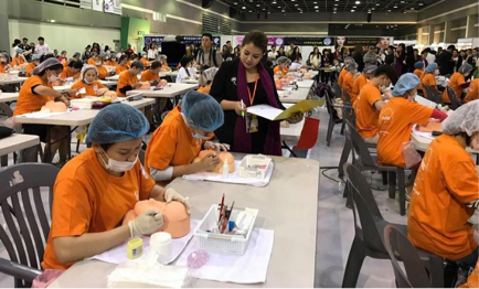 Tận tình chỉ dạy học viên