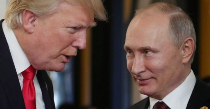 Tổng thống Mỹ Donald Trump (trái) va Tổng thống Nga Vladimir Putin - Ảnh: Getty/CNBC.