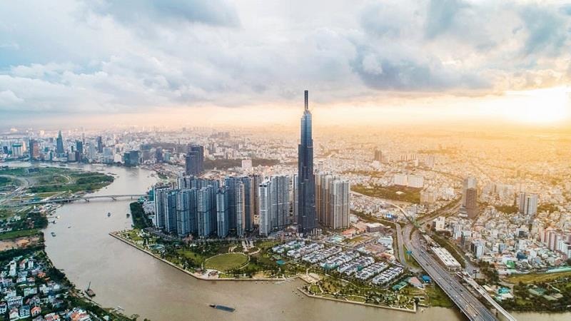 Khách hàng mở thẻ VinID mới ở các quầy VinID tại Landmark 81 - một trong những nóc nhà mới của thế giới sẽ nhận ngay 100.000 đồng