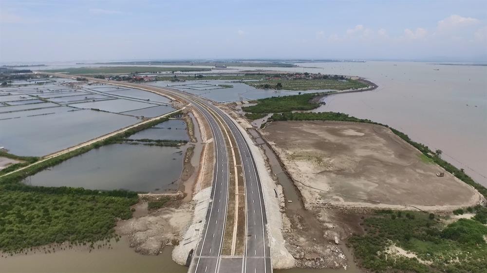Đường ô tô Tân Vũ – Lạch Huyện được thiết kế với tiêu chuẩn đường cấp 3 đồng bằng.