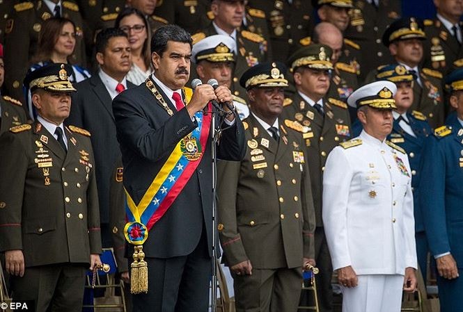 Tổng thống Venezuelap/Maduro và các quan chức Venezuela trong Lễ kỷ niệm 81 năm ngày Vệ binh Quốc gia. Ảnh: Reuters