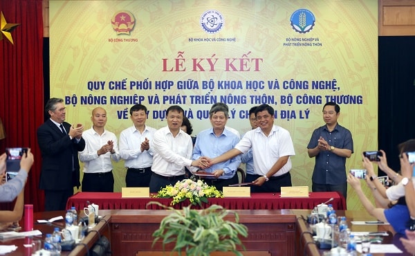 Đại diễn lãnh đạo ba Bộ ký kết Quy chế phối hợp
