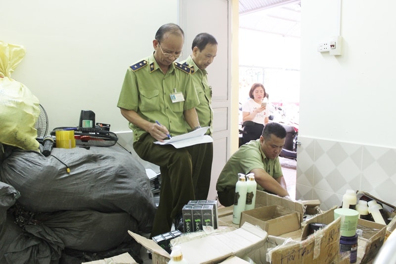 Chi cục QLTT Hải Phòng kiểm tra, kiểm soát hàng hóa trên thị trường  
